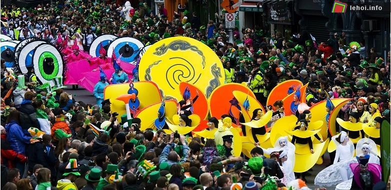 Hàng năm festival thu hút đông đảo người tham dự