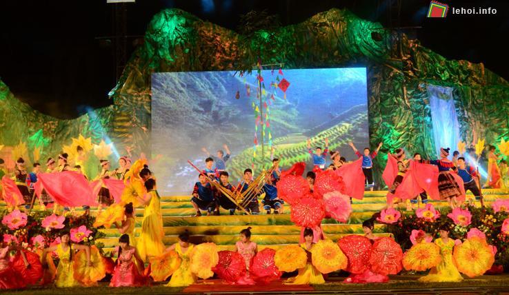 Biểu diễn ca nhạc trong lễ khai mạc