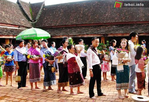 Nhộn nhịp Lễ hội “Ọc Pắn Sả” ( Lễ ra chùa) tại Lào ảnh 1