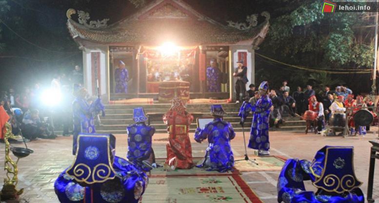 Thực hiện nghi thức tế lễ tại lễ hội Trò Trám - Phú Thọ