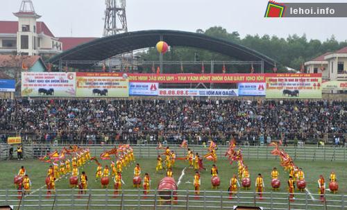 Màn trống hội khai mạc hội chọi trâu Phú Sơn 2015