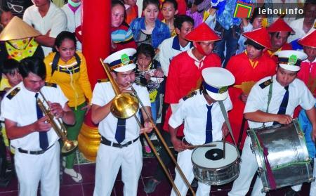 Quang cảnh lễ Nghinh Ông sông Đốc Cà Mau&nbsp;
