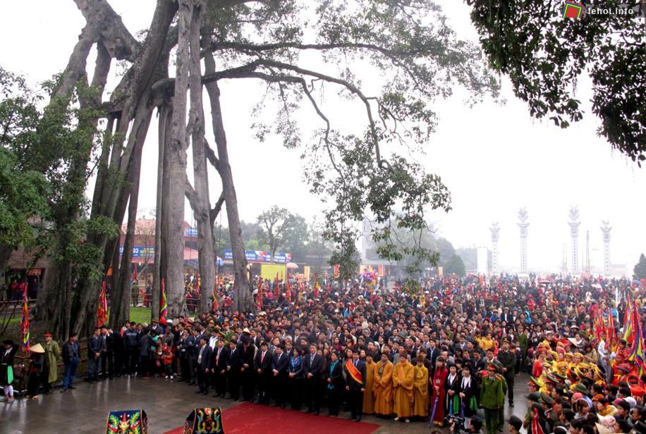 Hàng vạn người dân và du khách tham dự lễ hội Tây Thiên 2014