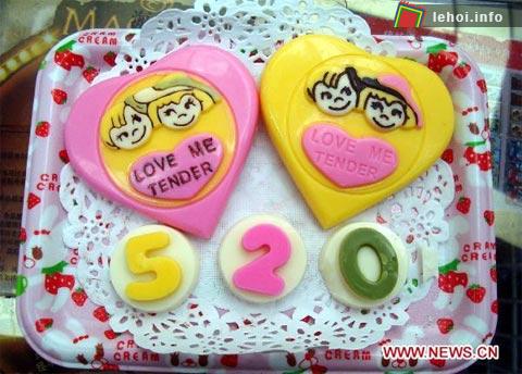 Những chiếc kẹo chocolate được đặt hàng theo yêu cầu ở một cửa hàng tại Phúc Châu, tỉnh Giang Tô, Trung Quốc. Ảnh: Xinhua.&nbsp;