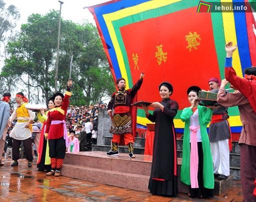 Tiết mục múa lân trong Lễ hội Yên Thế