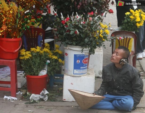 Nạn ăn xin vẫn còn xuất hiện tại đền Bà Chúa Kho