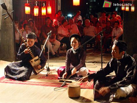 Hát ả đào trong chùa