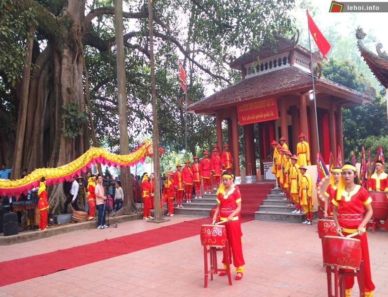 Tiết mục múa lân múa rồng trong ngày Lễ hội thành Bản Phủ