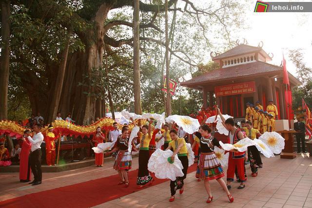 Một tiết mục văn nghệ diễn ra tại Lễ hội