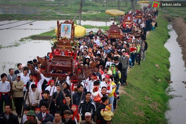 Đoàn rước kiệu thánh