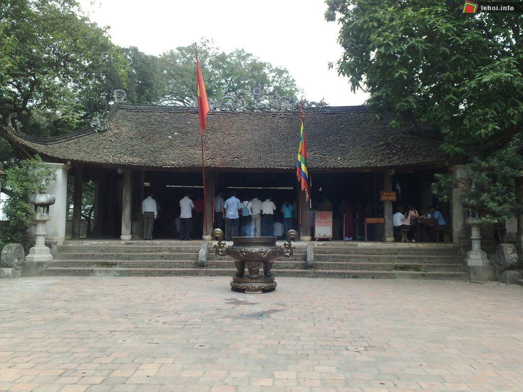 Khuôn viên Đền Và
