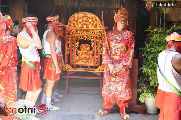 Trong ngày 15.6 âm lịch diễn ra những nghi lễ chính như rước nước, tắm tượng thánh, phóng sinh…