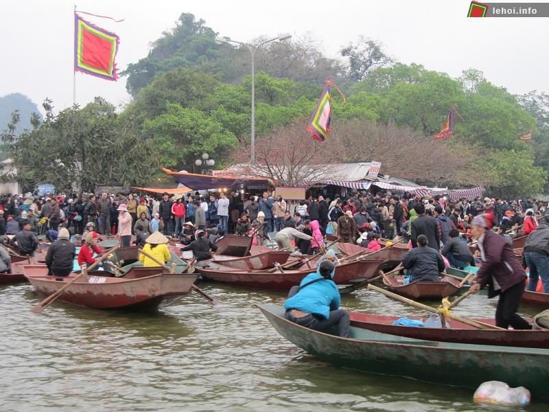 Chùa Hương là nơi có non nước hữu tình