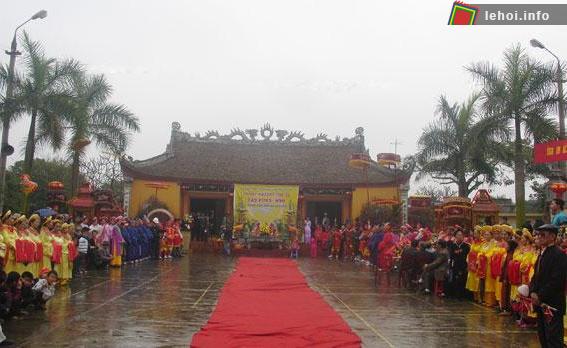 Đền Cậy trong ngày lễ hội