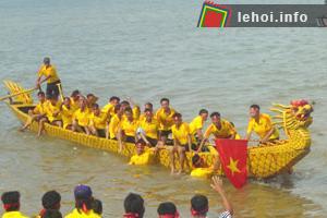 Cuộc đua thuyền rồng ở trên sông