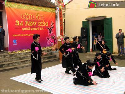 Một tiết mục văn nghệ trong lễ hội