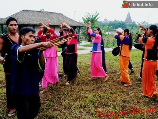 Tưng bừng lễ hội ăn mừng lúa mới của người Raglai