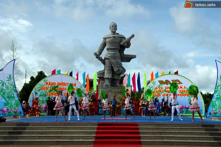 Chương trình văn nghệ tại lễ giỗ Đức Khai trấn mạc Cửu
