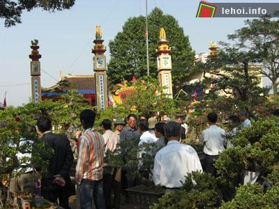 Lễ hội thu hút hàng nghìn du khách trong và ngoài tỉnh