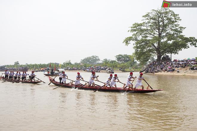 Đua thuyền trải
