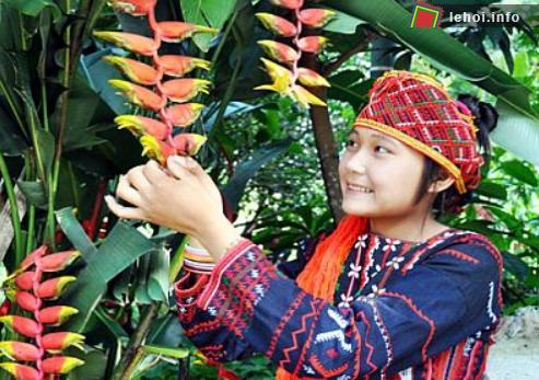 Nét đẹp người con gái Xa Phó trong lễ hội hoa chuối