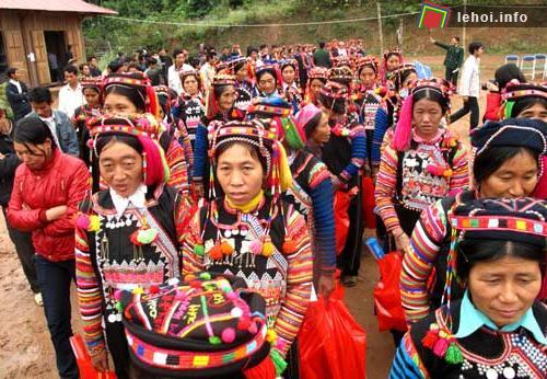 Quang cảnh lễ hội trùm chăn của người Hà Nhì
