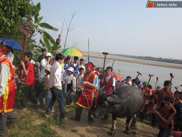 Rước trâu đi tắm về