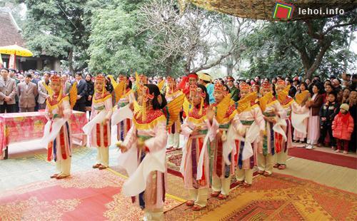 Điệu múa tiên trong lễ hội Đền Du Yến