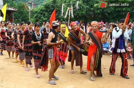 Tưng bừng lễ hội Ariêuping của đồng bào Pa Cô