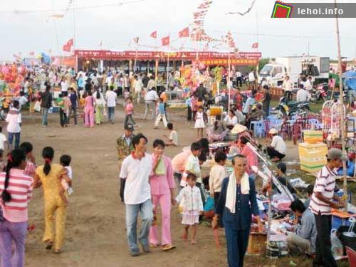 Người dân tham gia hội