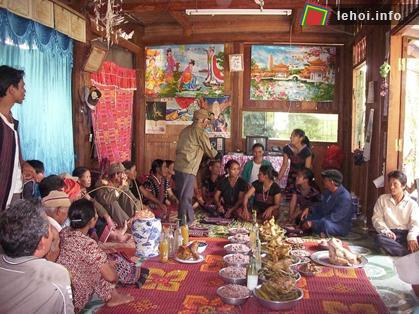 Hình ảnh Tết Cơm Mới ( Lễ Aza ) trong nhà sinh hoạt cộng đồng
