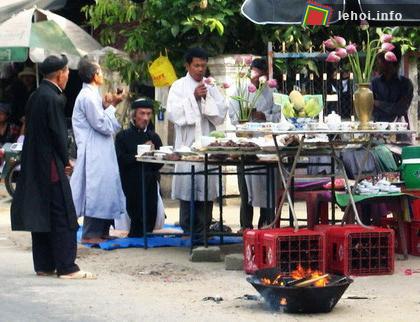 Lễ cúng âm hồn vào ngày thất thủ Kinh đô của phường Thuận Hòa, Tp Huế.