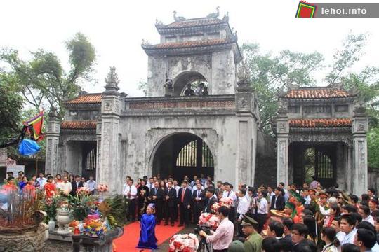 Lễ hội đền Bà Triệu thu hút đông đảo người dân tham gia