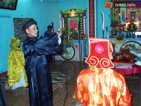 Một nghi thức trong lễ Kỳ Yên đình Bình Đông