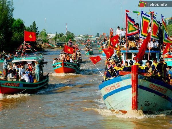 Lễ cúng biển ở Mỹ Long thu hút đông đảo người dân tham gia