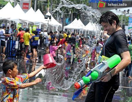 Rộn ràng tết Songkran ở Thái Lan ảnh 3