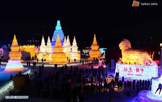 Cùng ngắm lễ hội băng đăng huyền ảo