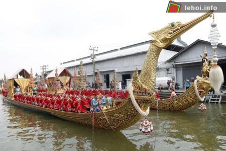 Hoành tráng, lễ hội rước thuyền truyền thống tại Bangkok ảnh 2