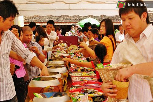 Nhộn nhịp Lễ hội “Ọc Pắn Sả” ( Lễ ra chùa) tại Lào ảnh 2
