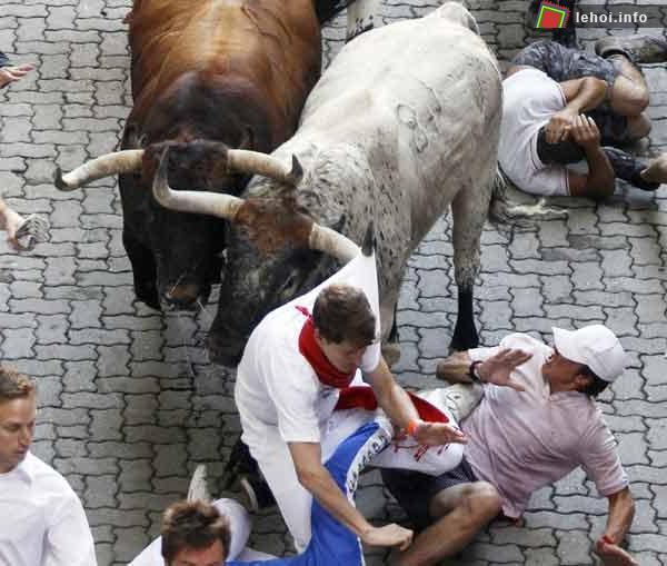 Lễ hội “bò rượt” San Fermin tại Tây Ban Nha ảnh 2