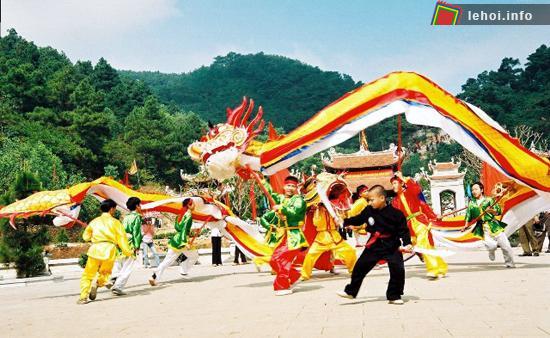 Múa rồng trong ngày hội Côn Sơn - Kiếp Bạc