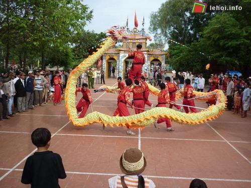 Tiết mục múa rồng đặc sắc và hoành tráng