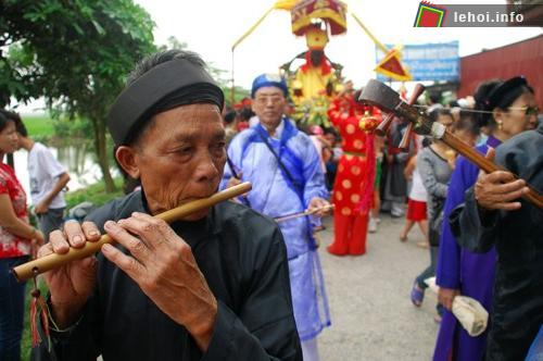 Đoàn nhạc không thể thiếu trong lễ hội cầu mưa