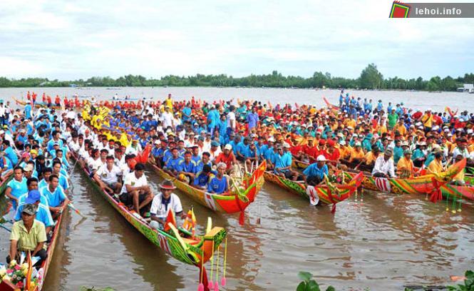Các đội ghe trước giờ xuất phát