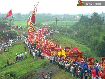 Đông đảo người dân tới tham dự lễ rước Chúa Gái