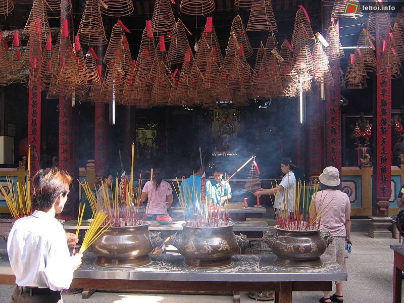 Cúng bài trong ngày lễ
