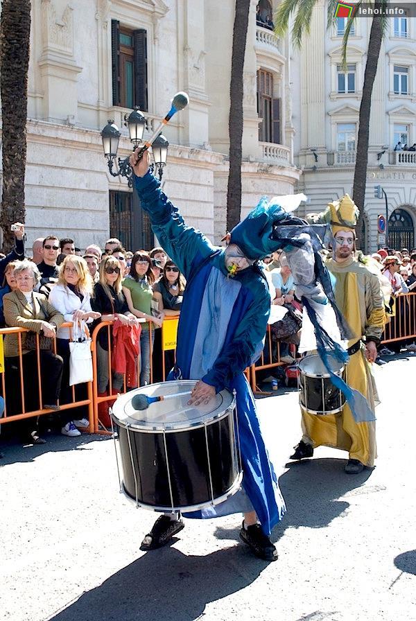 Độc đáo với lễ hội Las Fallas: lễ hội của những hình nộm ảnh 3