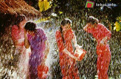 Thái Lan: Lễ hội Songkran đón mừng năm mới. ảnh 4