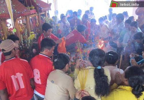 Lễ hội Cúng Dừa thu hút đông đảo người dân tham gia