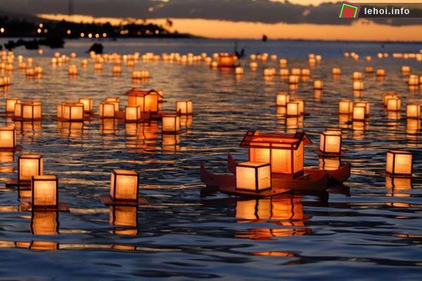 Nghi lễ thả đèn trên sông